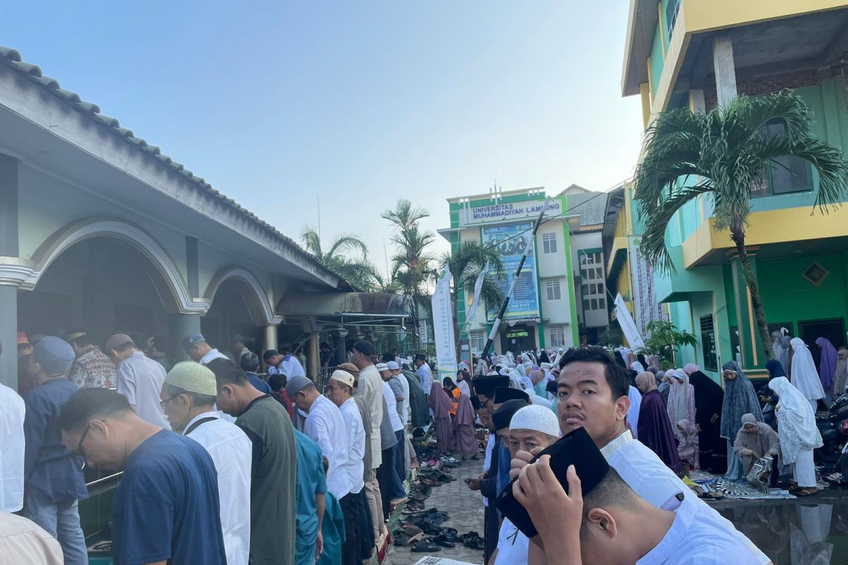 Ribuan Muslim Shalat Id di Komplek Muhammadiyah Labuhan Ratu