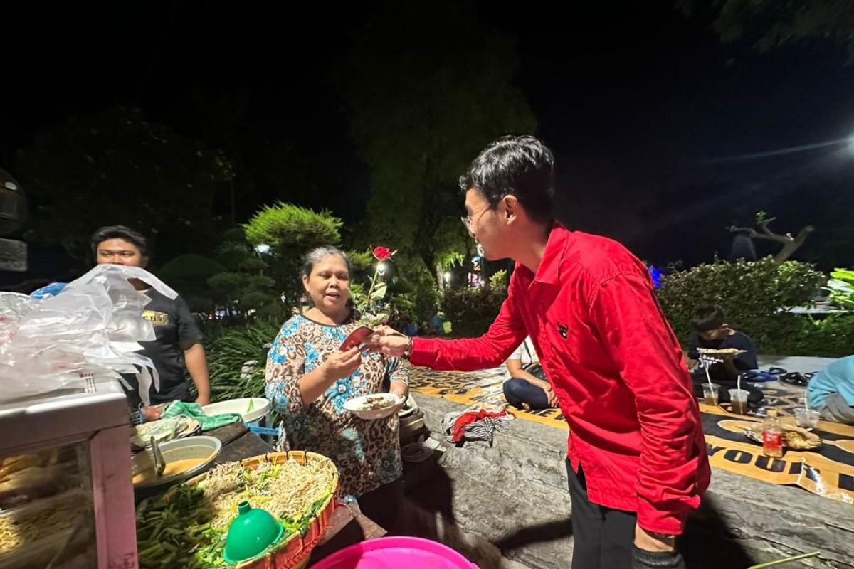 TMP Surabaya bagi-bagi ratusan mawar peringati Hari Kartini