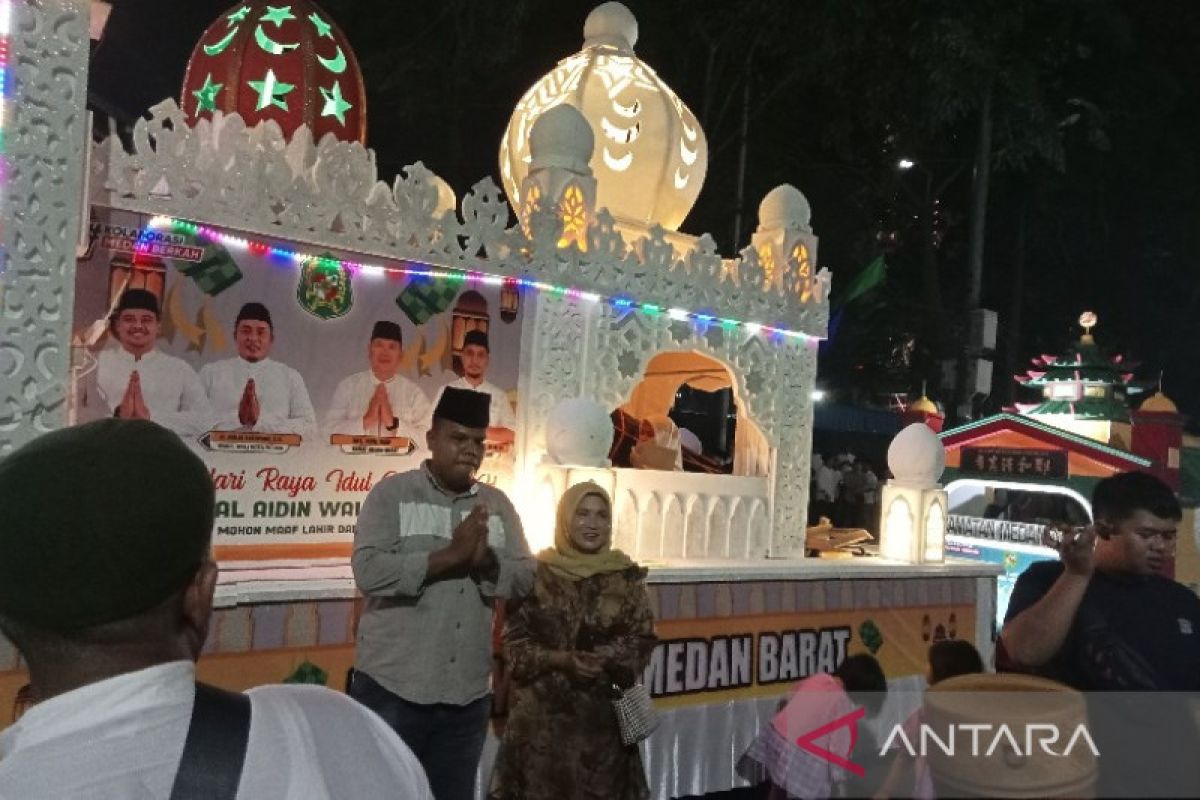 Wali Kota Medan lepas pawai takbir keliling mobil  hias Idul Fitri