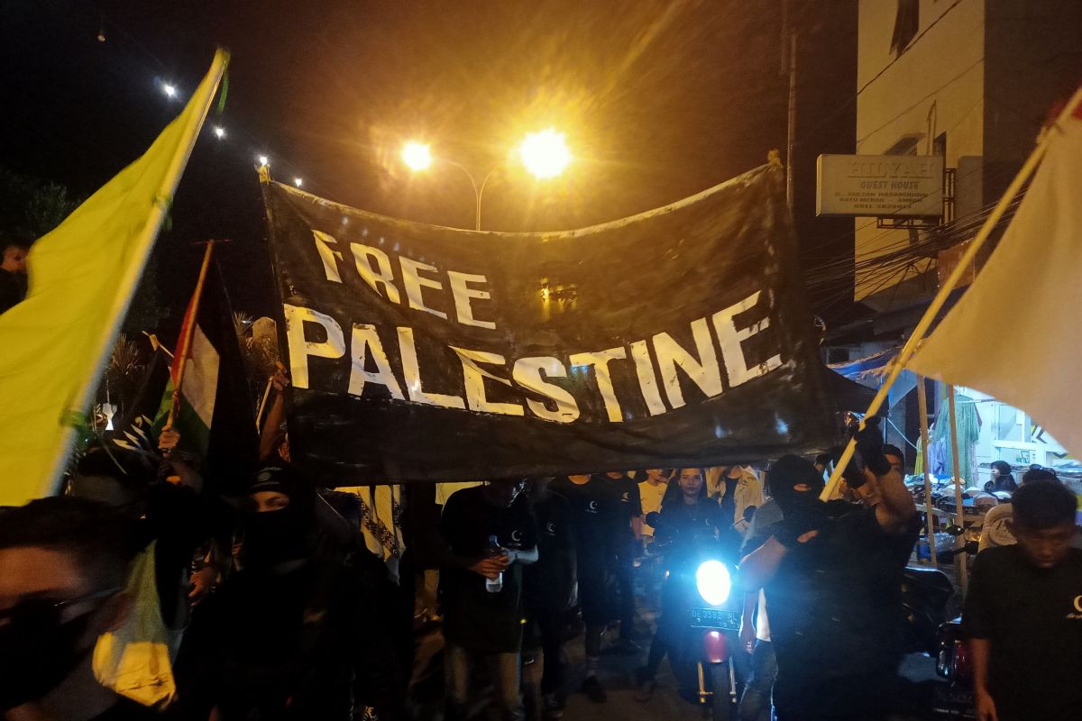 Pemuda Ambon suarakan kemerdekaan Palestina pada malam takbiran