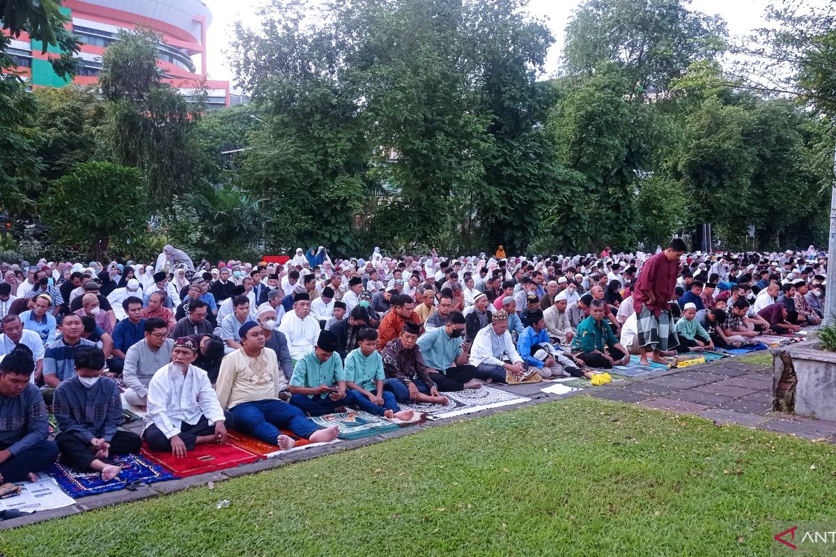 Ribuan warga Muhammadiyah padati Lapangan Hoki Surabaya untuk Shalat Idul Fitri