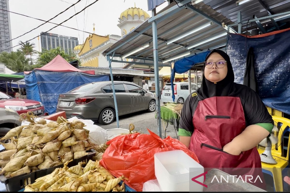 Rendang hingga baju baru tak terlewatkan saat Idul Fitri di Malaysia