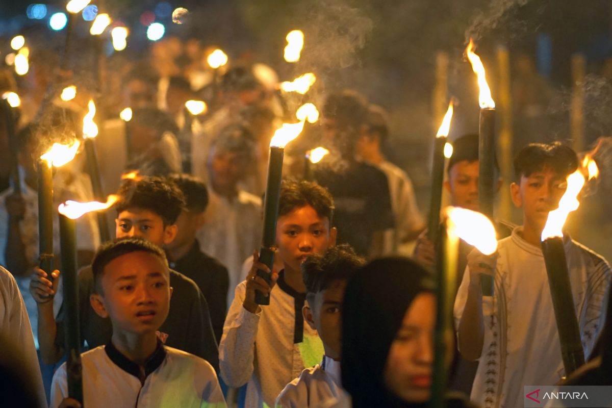 Ratusan warga ikuti pawai obor di Kota Gorontalo