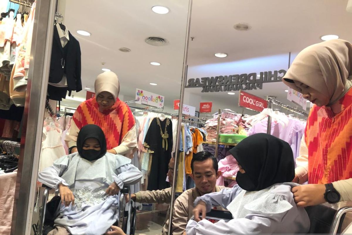 POPTI-Rumah Zakat ajak anak penderita Talasemia beli baju Lebaran