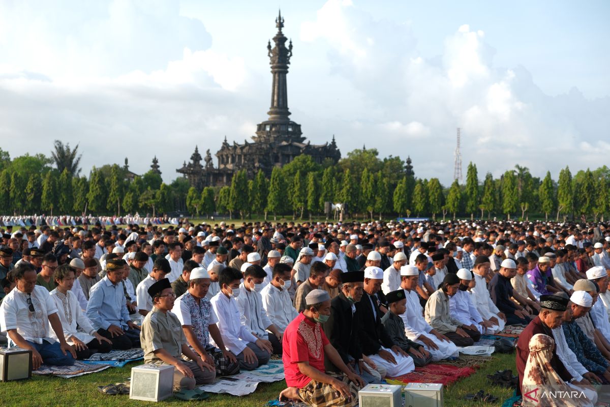 Muhammadiyah di Bali tarawih di lokasi terdekat saat pengrupukan Nyepi