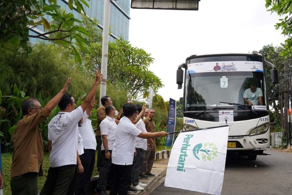 Perum Perhutani berangkatkan delapan bus Mudik Bersama BUMN