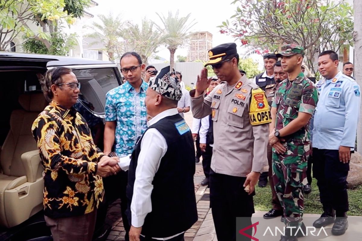 Bupati Situbondo sambut kedatangan Menkopolhukam