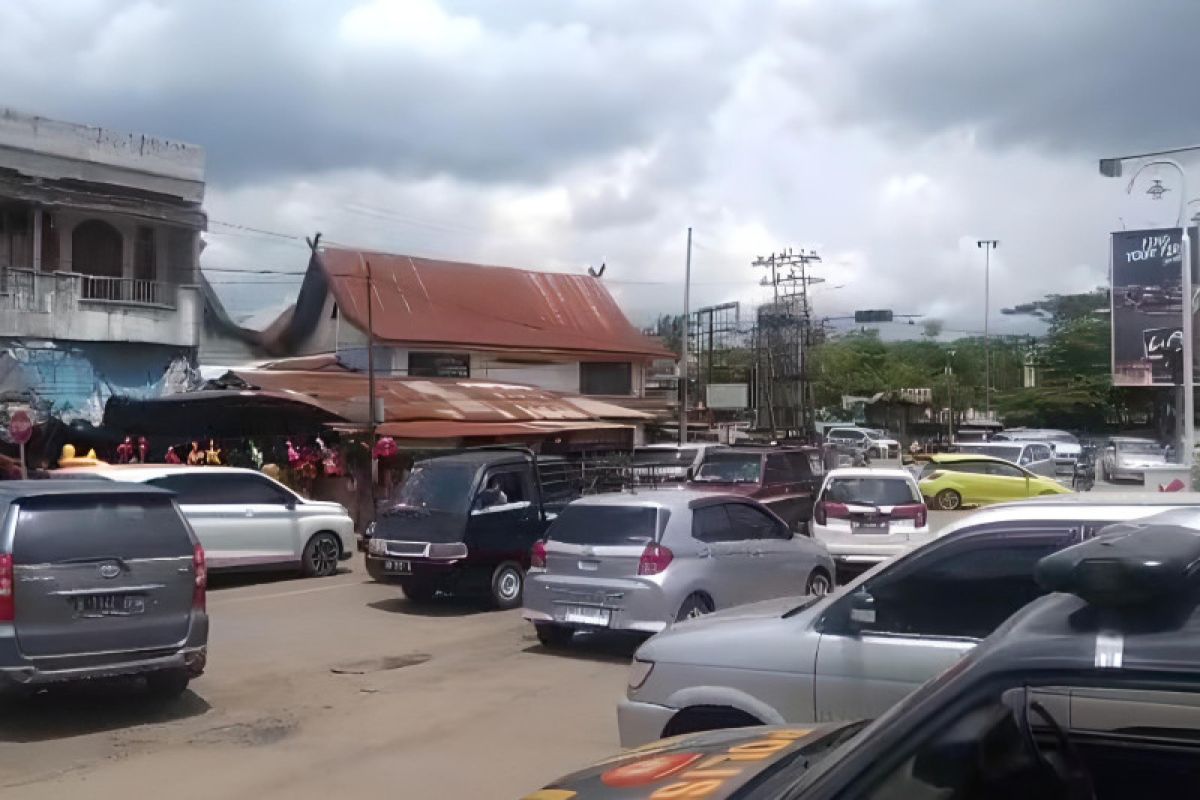 Arus mudik lebaran di Muara Tembesi terlihat padat