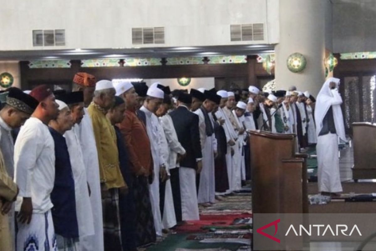 Lebaran 2023 - Ribuan warga Samarinda laksanakan shalad  id di islamic Center