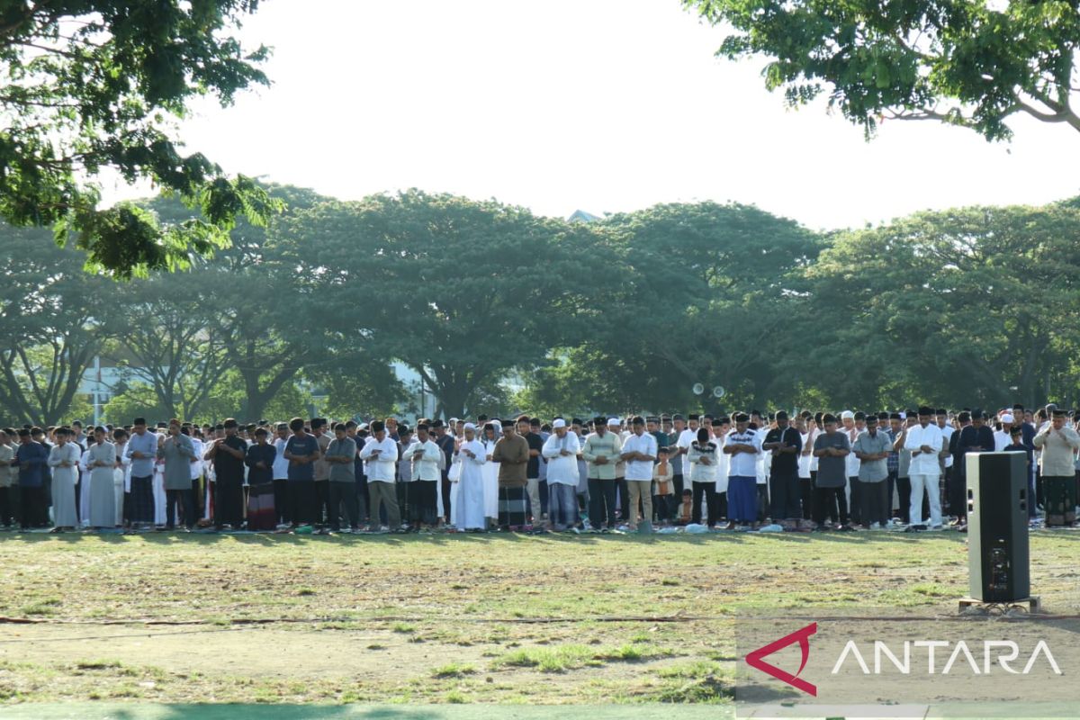 Ribuan warga shalat Id Fitri di Blang Padang Banda Aceh