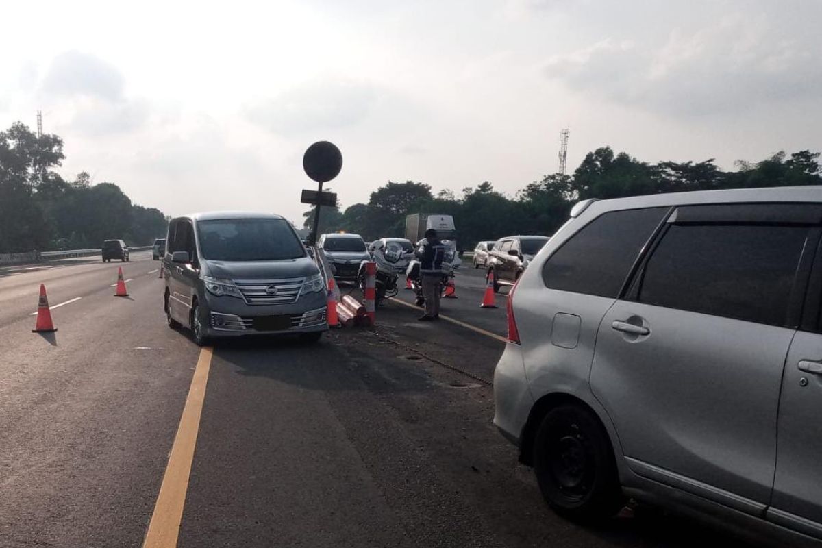 Contraflow diterapkan atasi kepadatan jalan Tol Jakarta-Cikampek  pada hari H lebaran