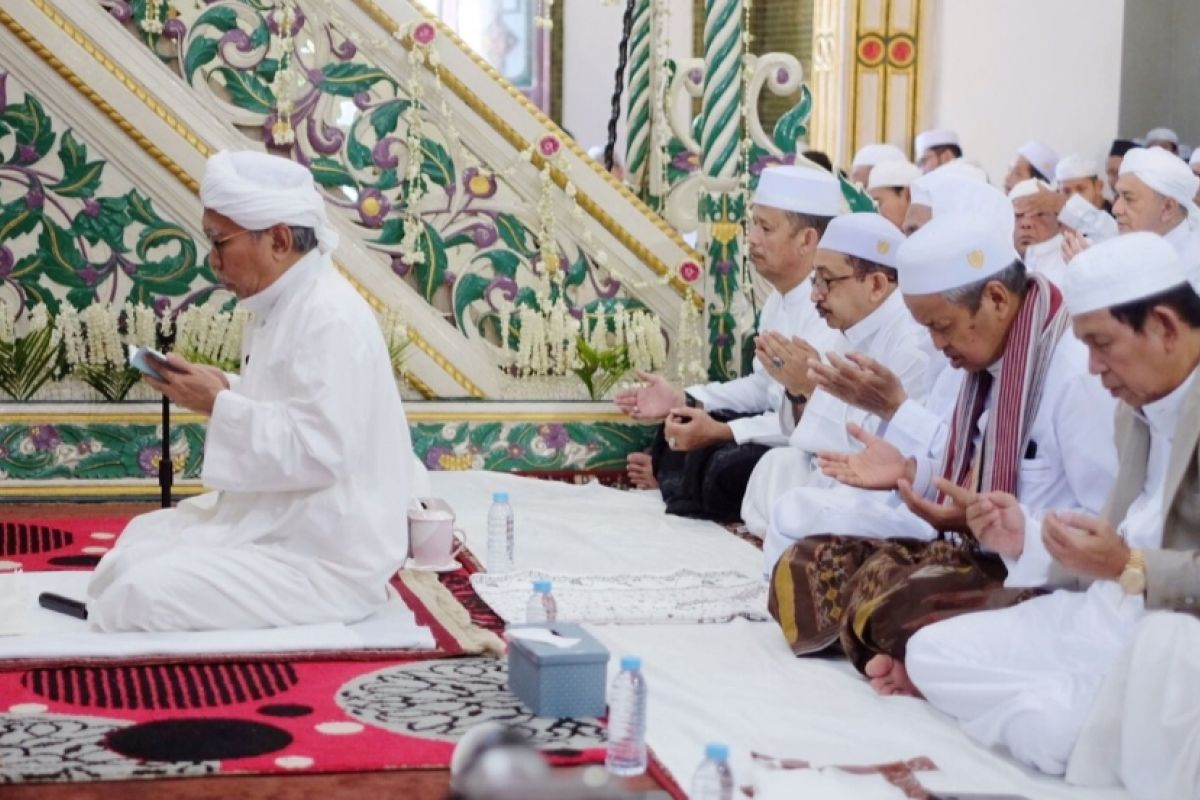 LEBARAN 2023 - Wabup Banjar bersama ribuan jamaah Shalat Id di Masjid Al Karomah Martapura