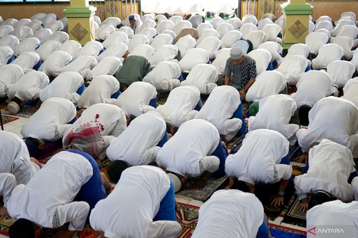 Ratusan warga binaan shalat Idul Fitri di Lapas Gorontalo