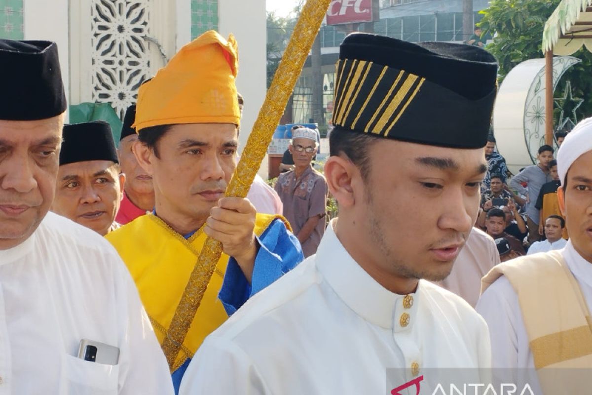 Sultan Deli XIV bangga  shalat Idul Fitri di Masjid Raya Medan ramai