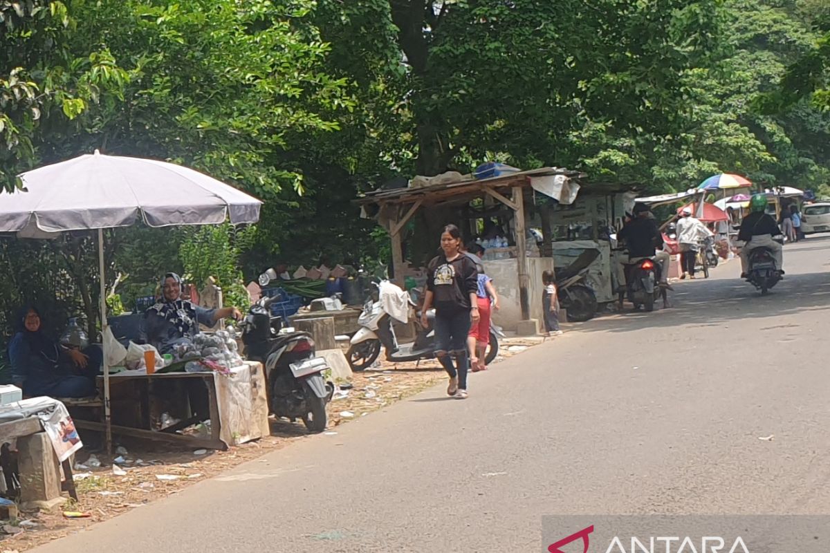 Pedagang bunga TPU Palembang 'panen' saat Lebaran