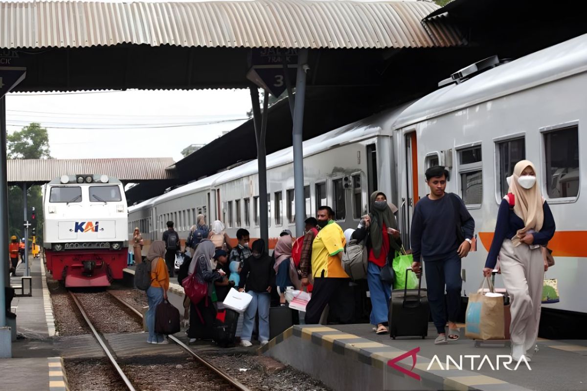 Daop 8 Surabaya catat 37 ribu orang gunakan KA saat libur Lebaran
