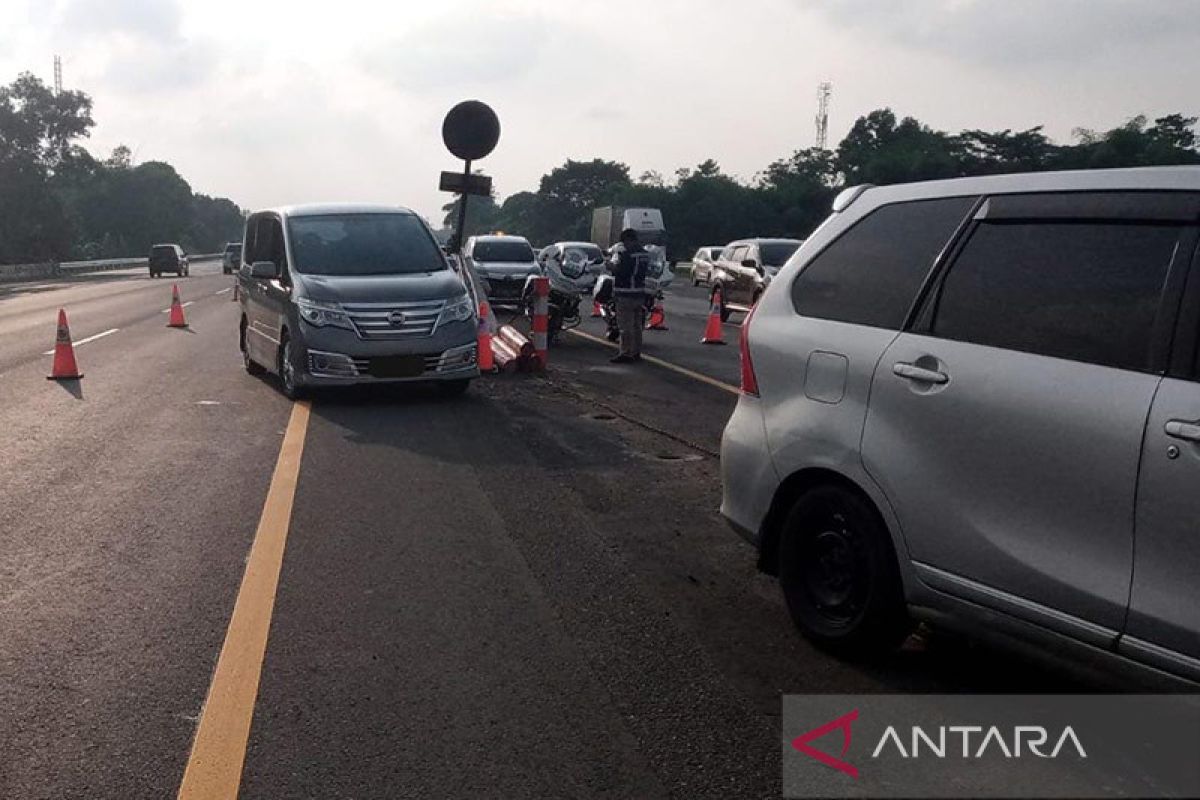 Contraflow diterapkan atasi kepadatan jalan Tol Jakarta-Cikampek