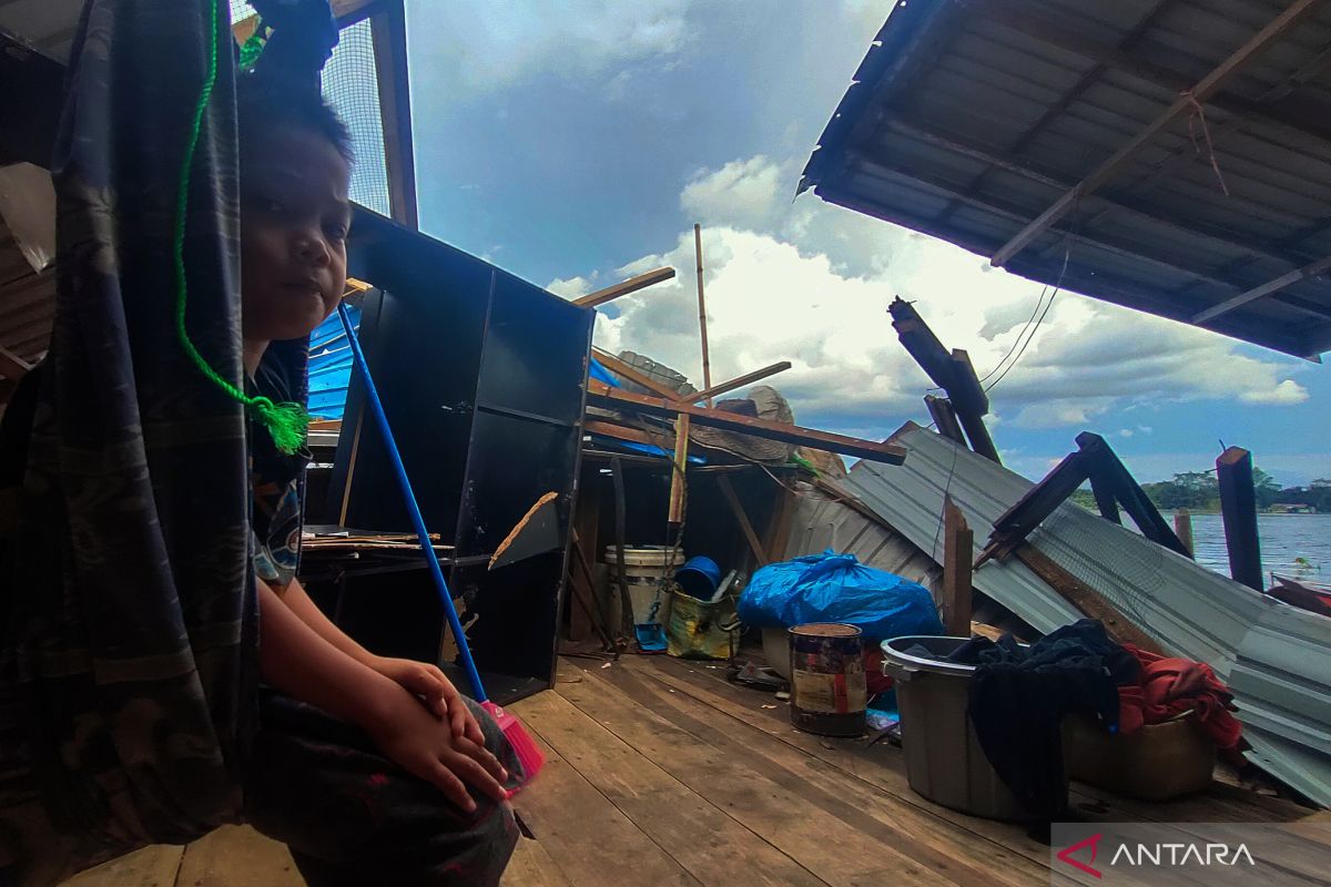 Polda Kalsel tangani perkara tongkang hantam rumah warga di Tapin