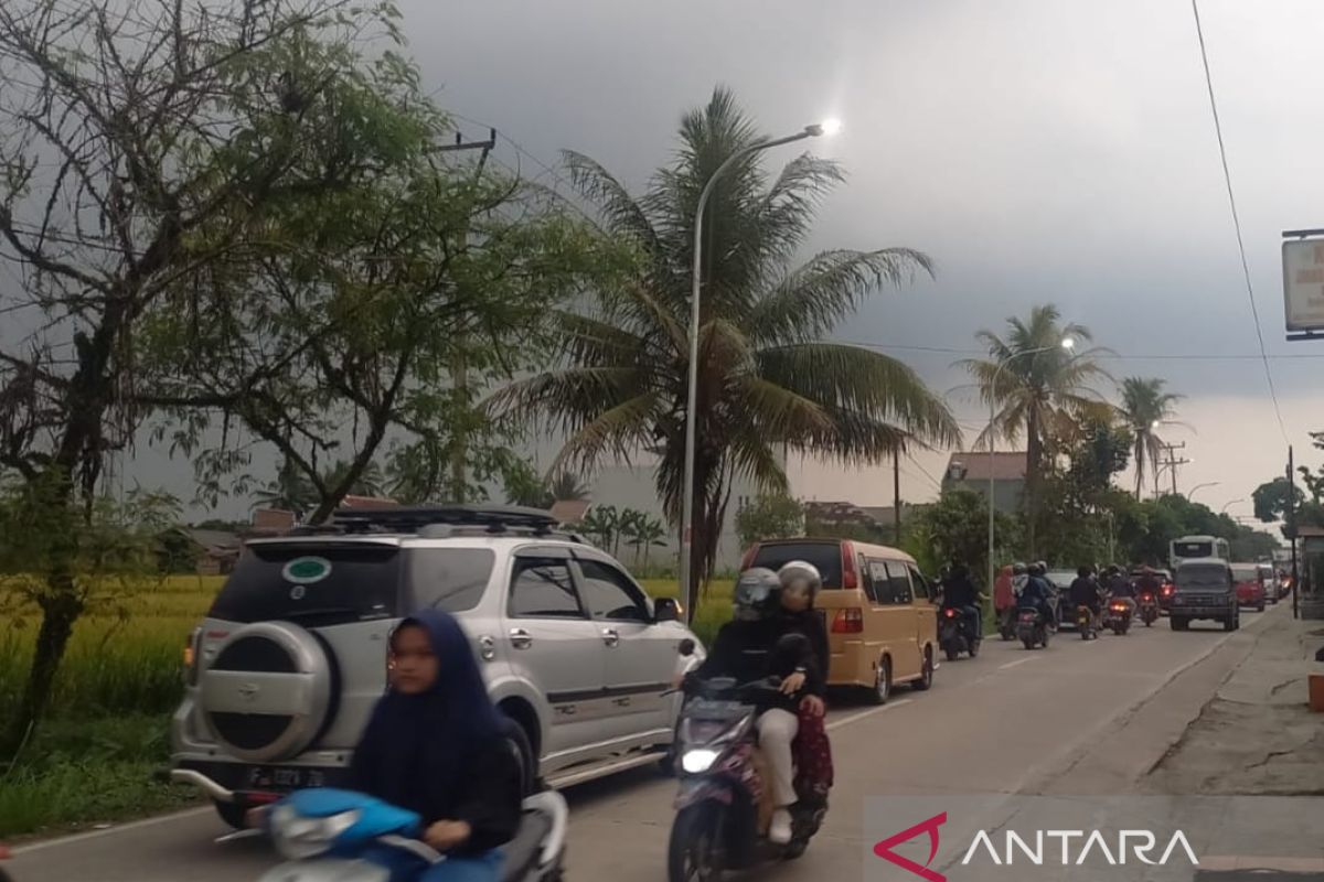 Jalur alternatif menjadi pilihan hindari macet jalur Bandung-Cianjur