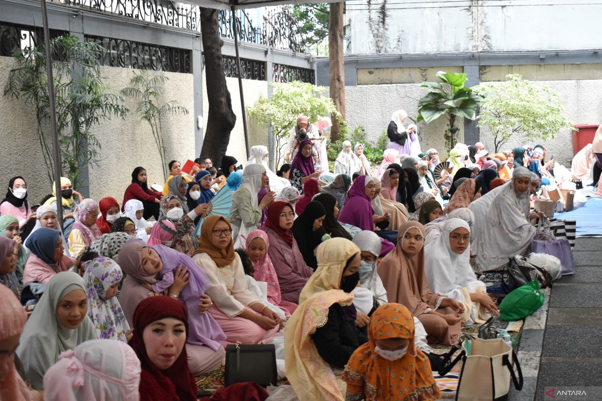 Ribuan umat Islam rayakan Idul Fitri di Manila