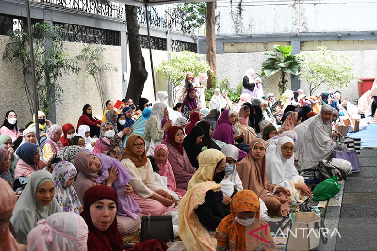 Ribuan umat Islam rayakan Idul Fitri di Manila