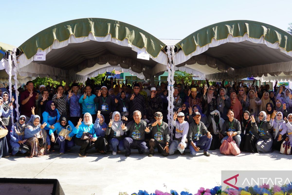 Bupati hadiri reuni akbar SMPN 3 Kandangan  alumni angkatan 1980-2012