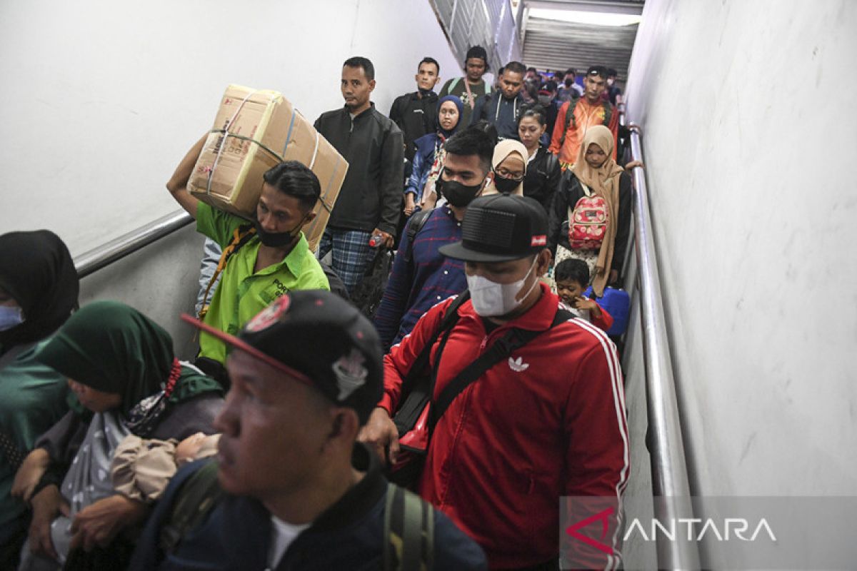 Arus Balik Lebaran Mulai Meningkat Di Stasiun Pasar Senen Antara News