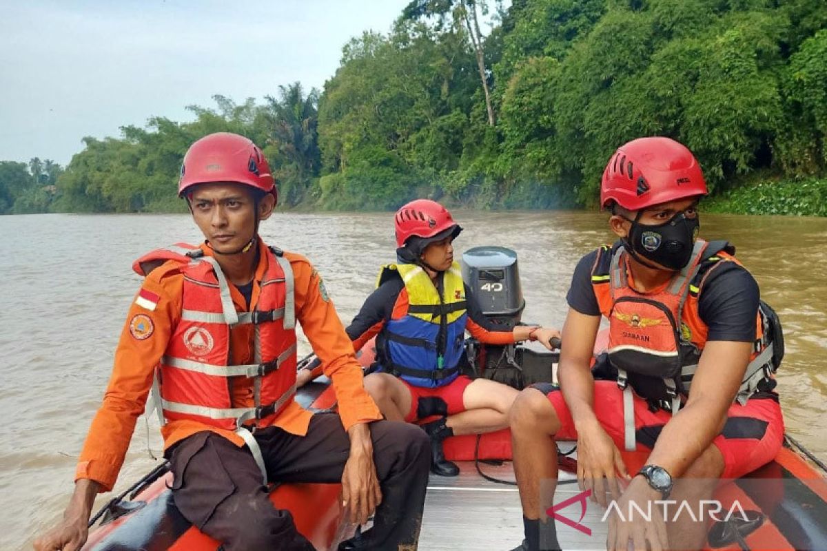 BPBD OKU Sumsel lakukan pencarian korban hanyut di Sungai Ogan