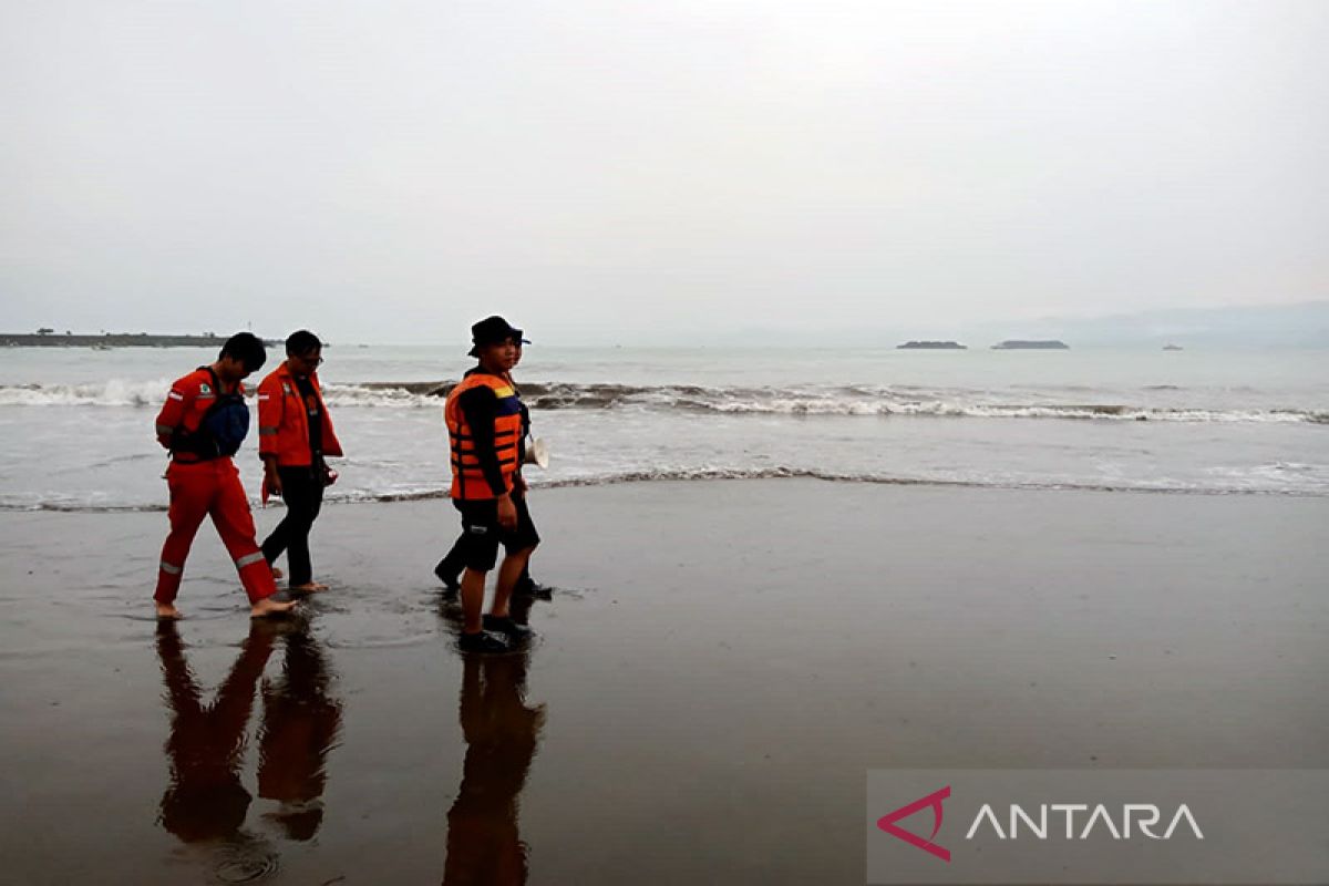 Tim SAR temukan jasad bocah tenggelam di Pantai Cikelewung