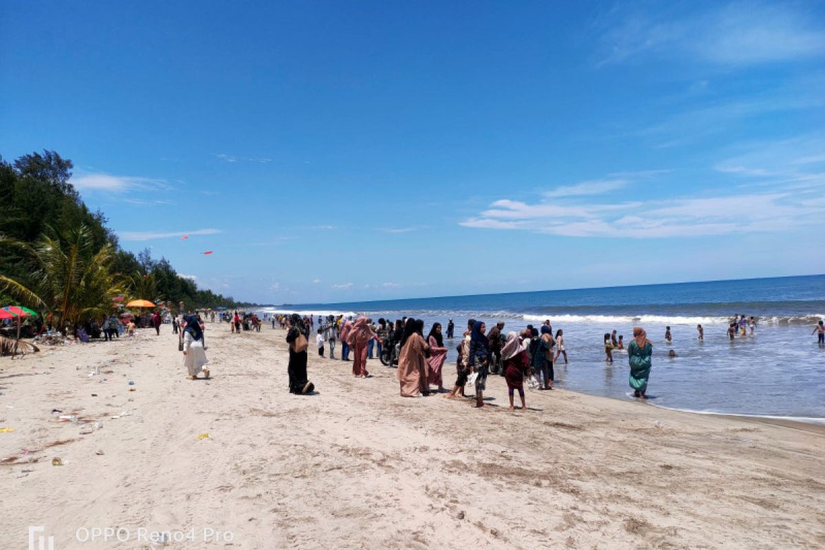 Kunjungan objek wisata Pantai Sikabau Pasaman Barat capai 5.000 orang