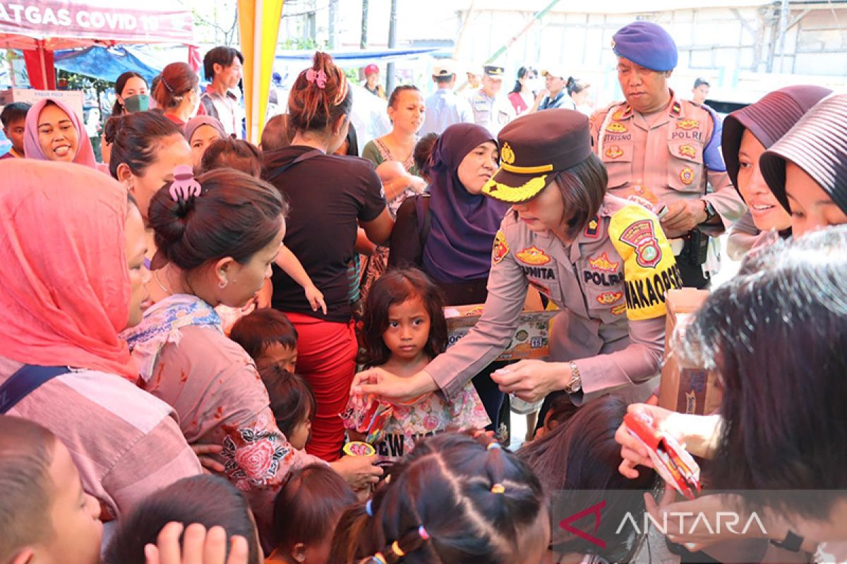 Polres Pelabuhan Tanjung Priok hibur anak-anak korban kebakaran