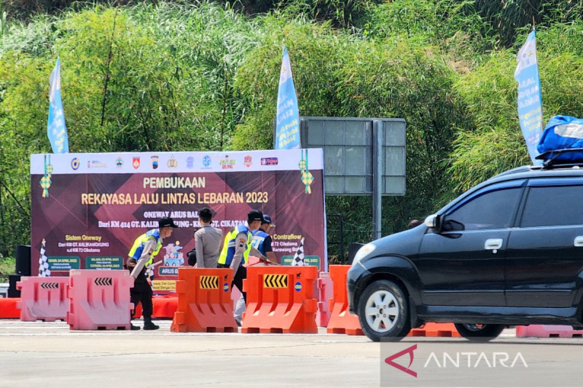 Gerbang Tol Kalikangkung disterilkan jelang pemberlakuan "one way"