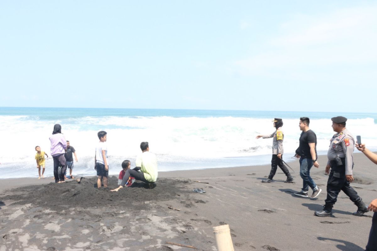 Polres Kulon Progo mengimbau wisatawan tak mandi di Pantai Trisik-Congot