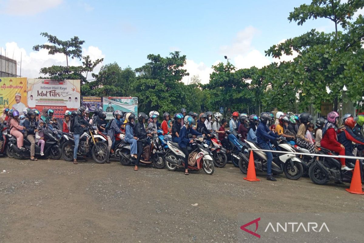 LEBARAN 2023- Penumpang di Pelabuhan Stagen 