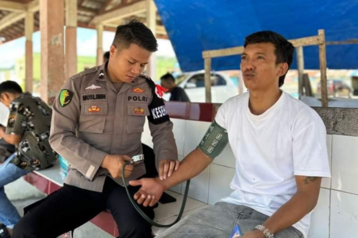 Polda Sulbar beri layanan kesehatan gratis ke warga