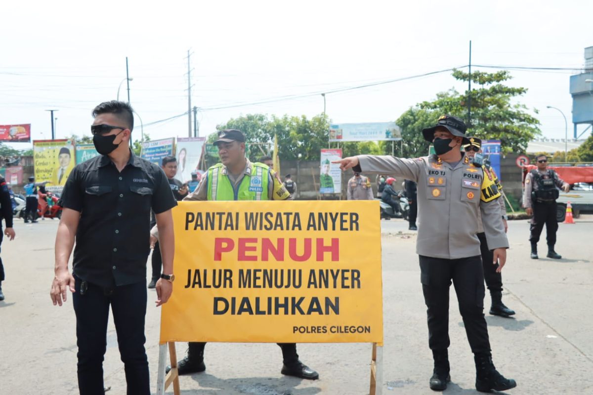 ARUS BALIK - Kapolres Cilegon imbau wisatawan Anyer gunakan jalur alternatif