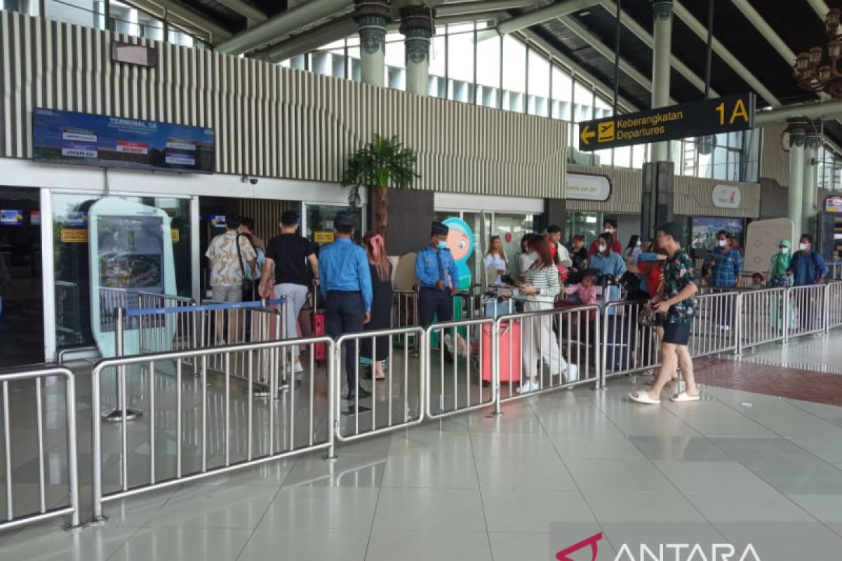 Penumpang naik 24 persen pada arus balik H+1 di Bandara Soetta