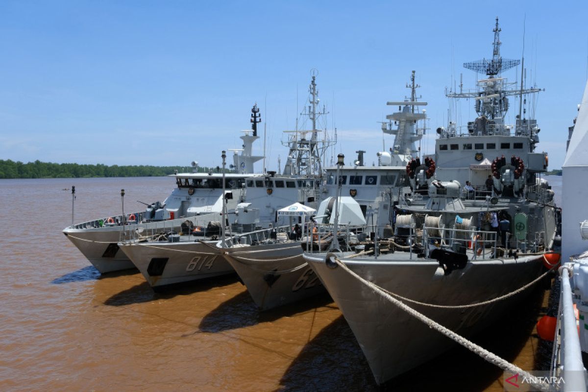 UI collaborates with Navy for sailing and research activity