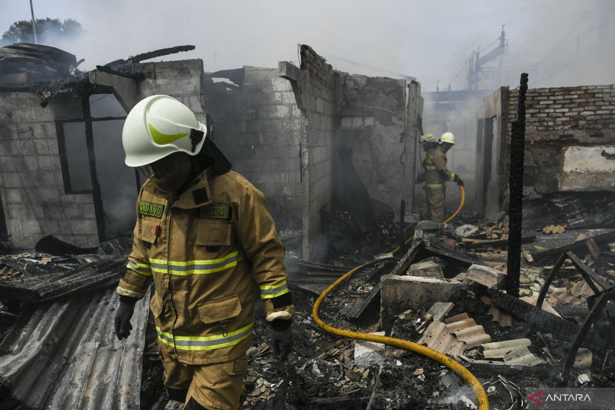 85 personel Gulkarmat Jaksel padamkan kebakaran rumah di Tebet