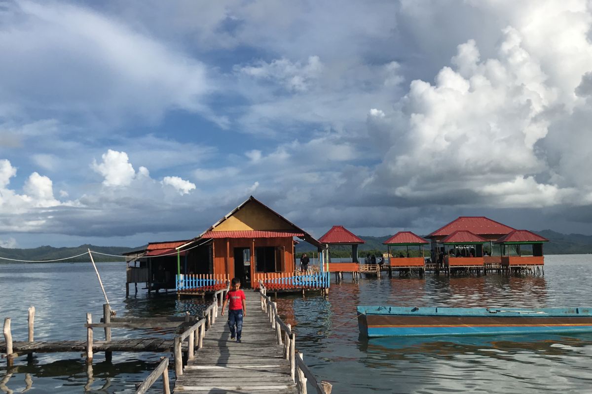 Ikan bakar di Pulau Osi Maluku jadi incaran warga saat libur  Lebaran