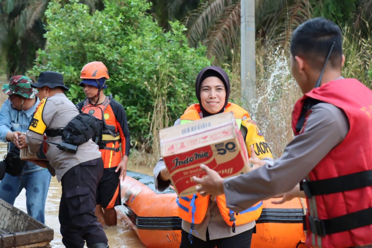 Polres Tebo turunkan 100 personel bantu evakuasi korban banjir