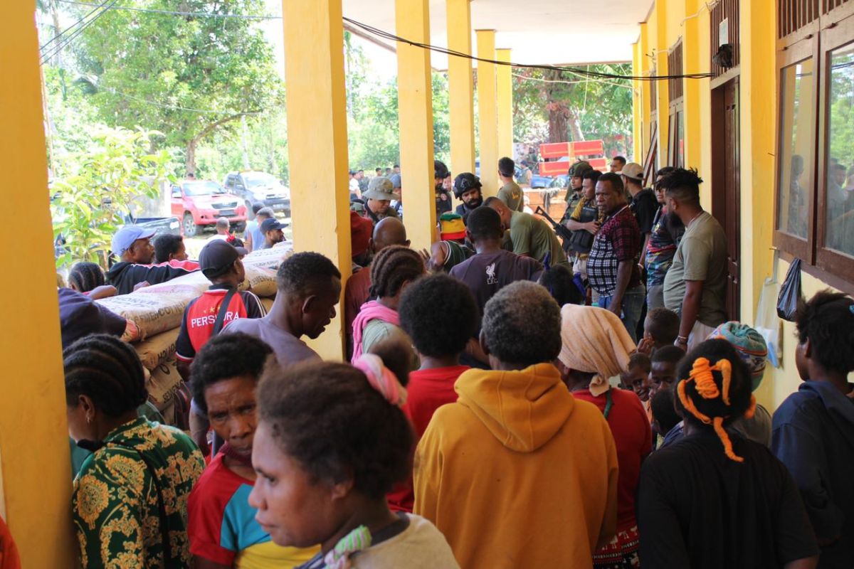 Polda Papua Barat kembalikan 55 orang pengungsi Maybrat