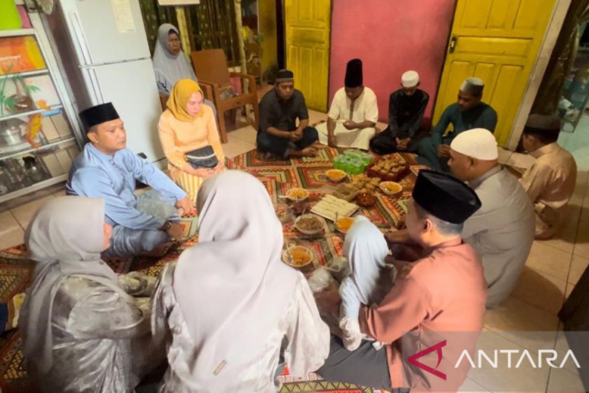 Tradisi makan ketupat masih dilestarikan saat lebaran