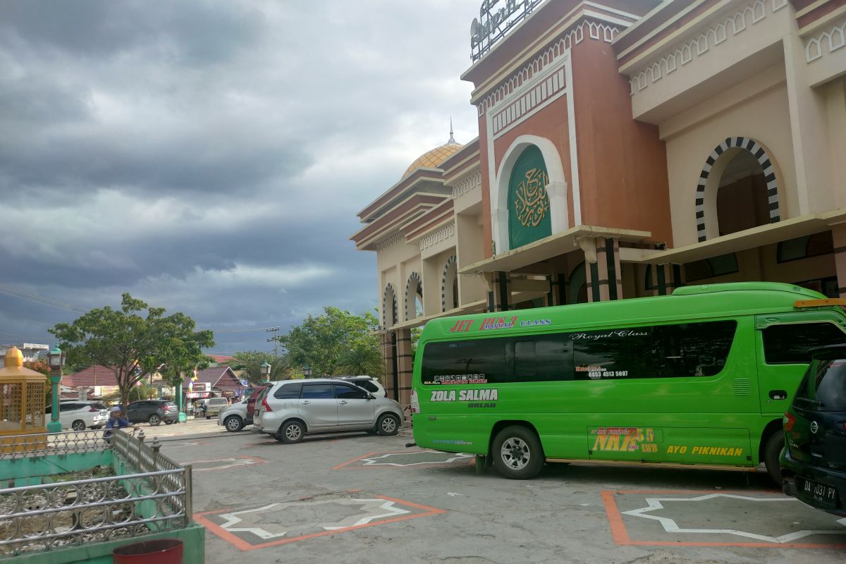 ARUS BALIK - Halaman masjid jadi 