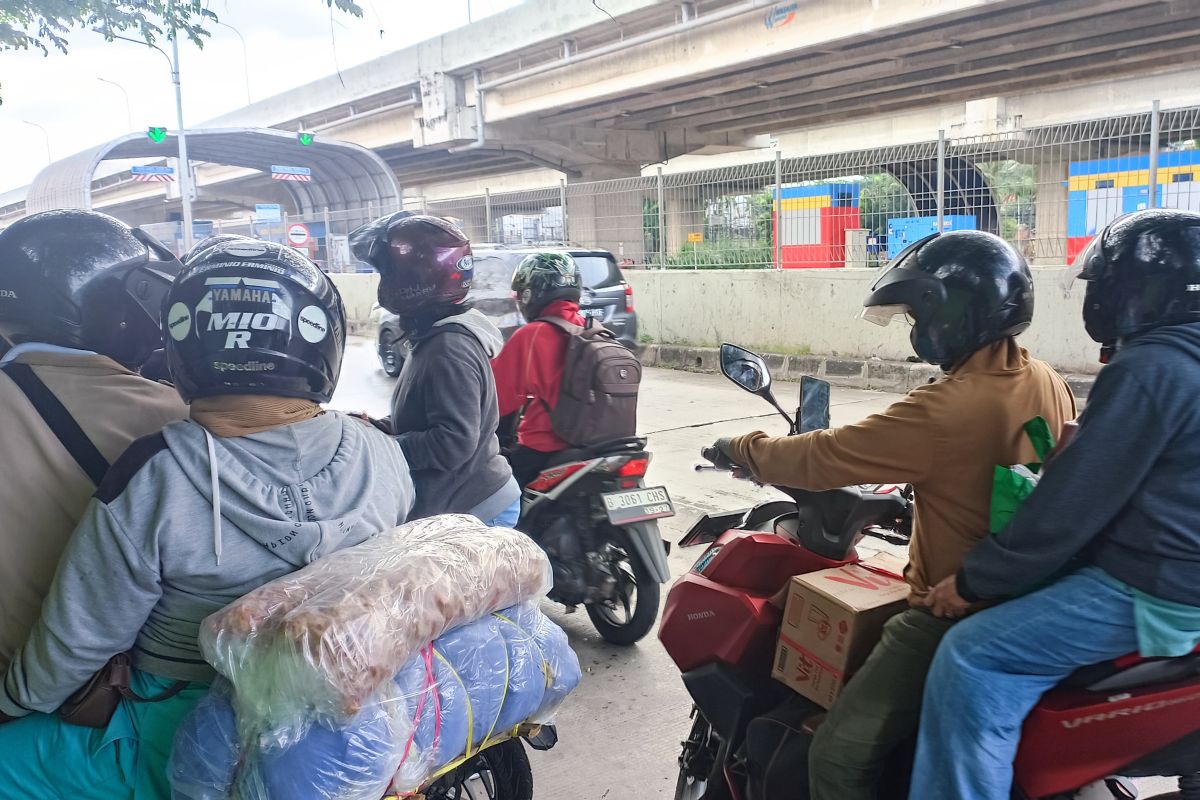 Polisi imbau pemilir bersepeda motor tetap fokus saat masuk Jakarta
