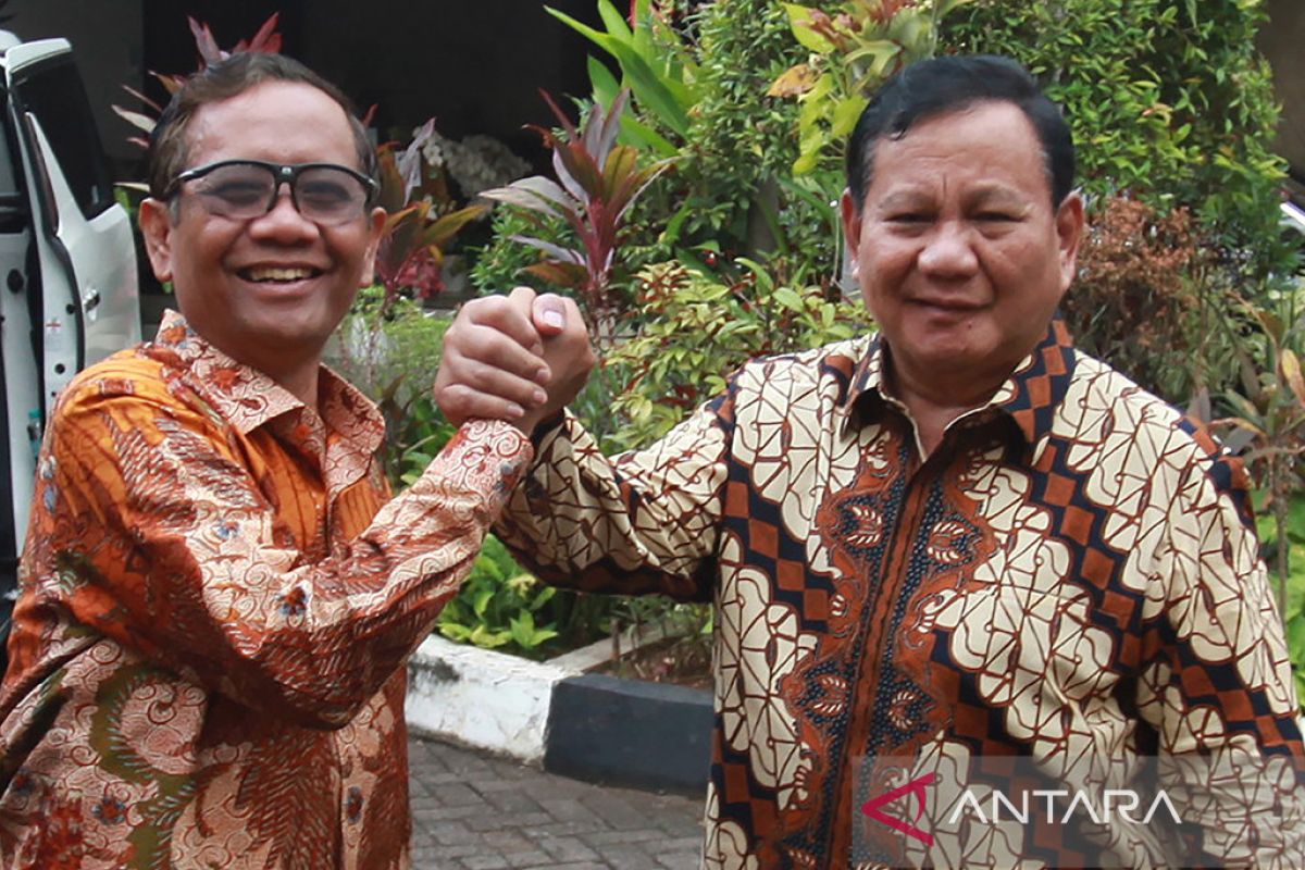 Prabowo menyambangi Mahfud MD hingga ajak ke Hambalang