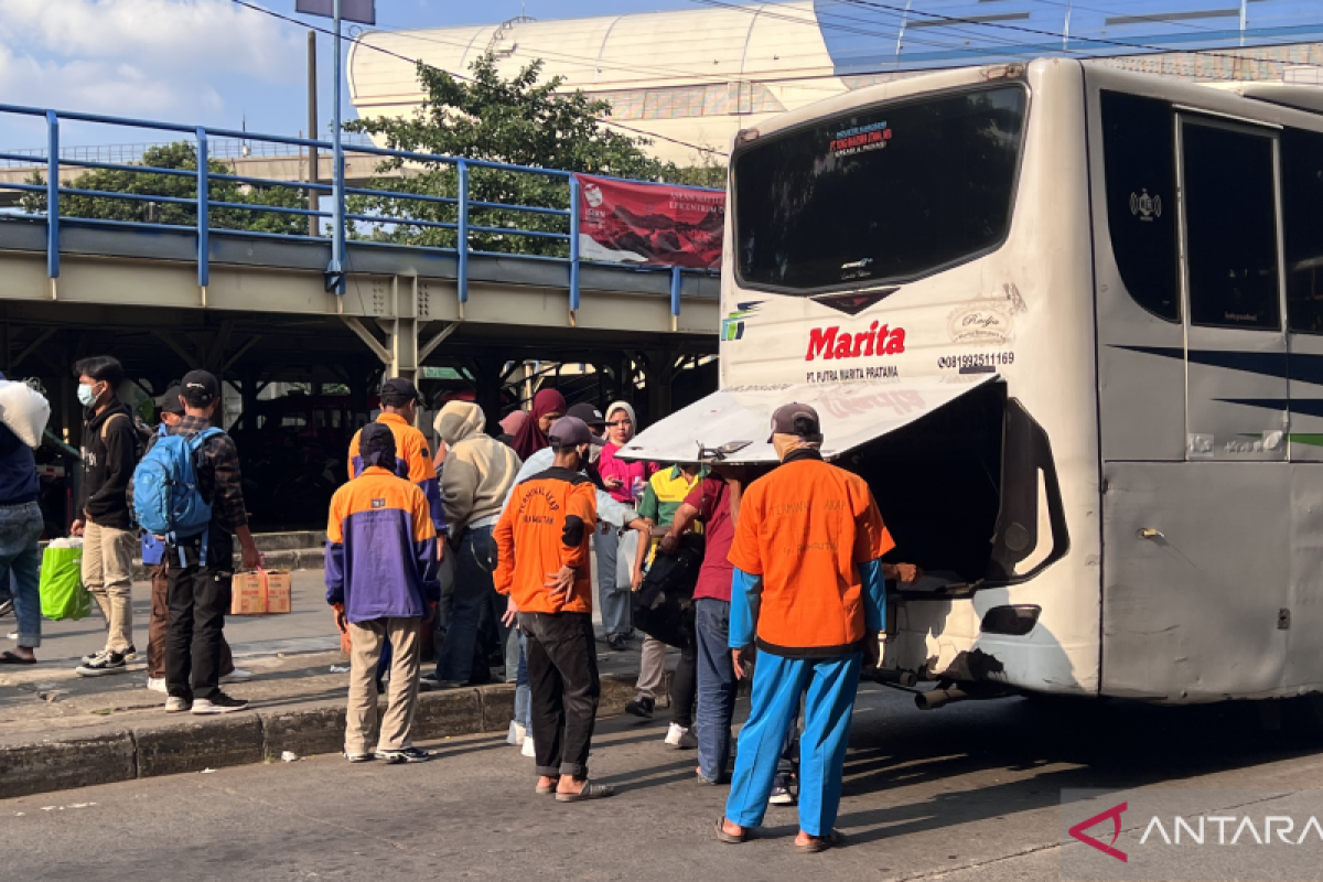 Sebanyak 3.737 pemilir tiba di Terminal Bus Kampung Rambutan
