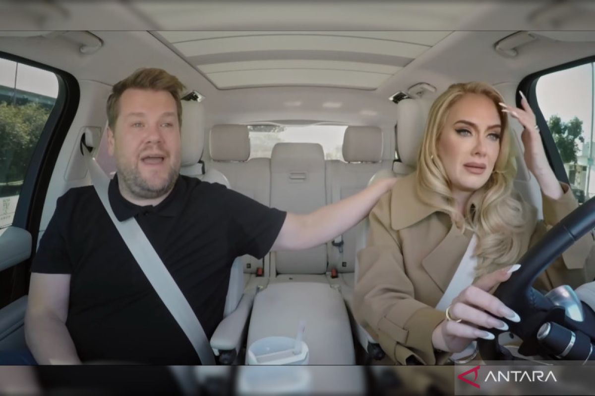 Adele tangisi perceraian dan persahabatannya bersama James Corden