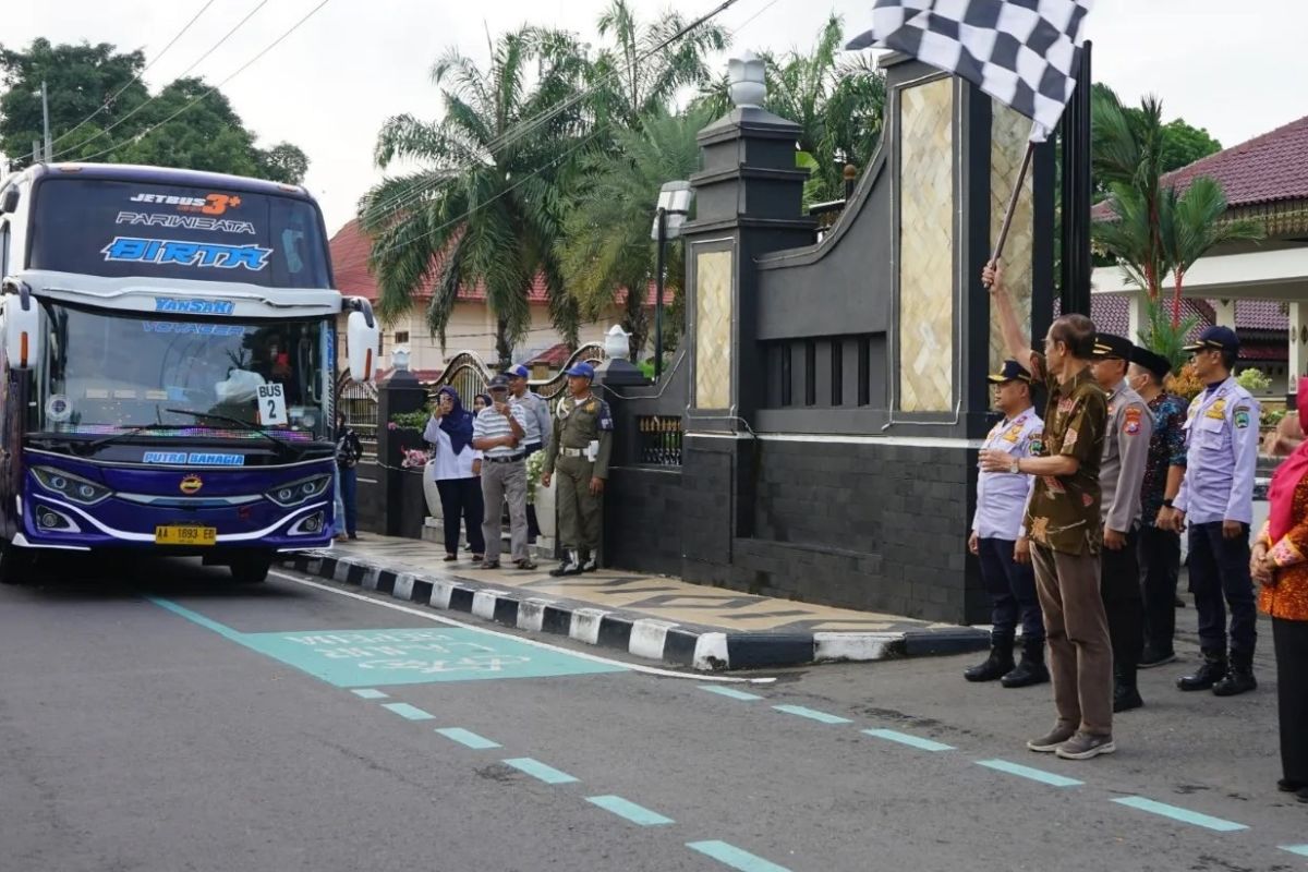Bupati Magetan lepas tujuh bus program balik gratis Lebaran