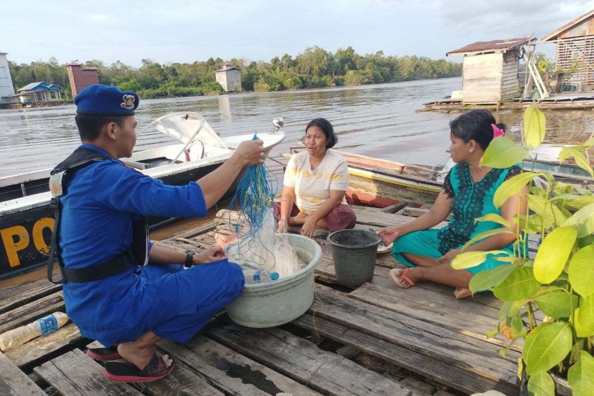 Polda Kalteng edukasi warga terkait penangkapan ikan ilegal